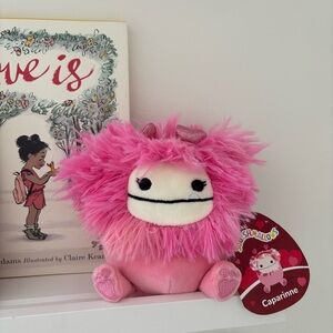 Squishmallows Caparinne Valentine’s Bigfoot